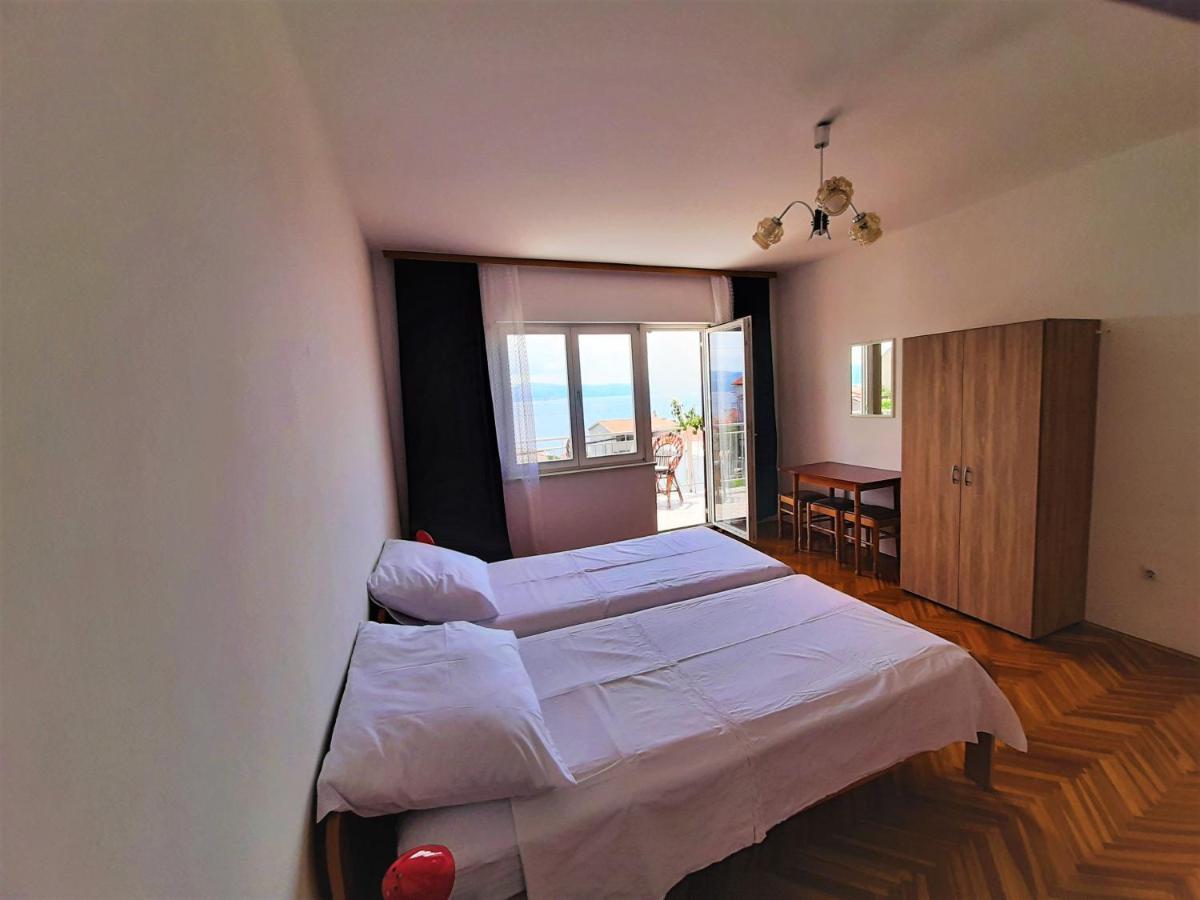 Apartments Tina โอมิช ภายนอก รูปภาพ