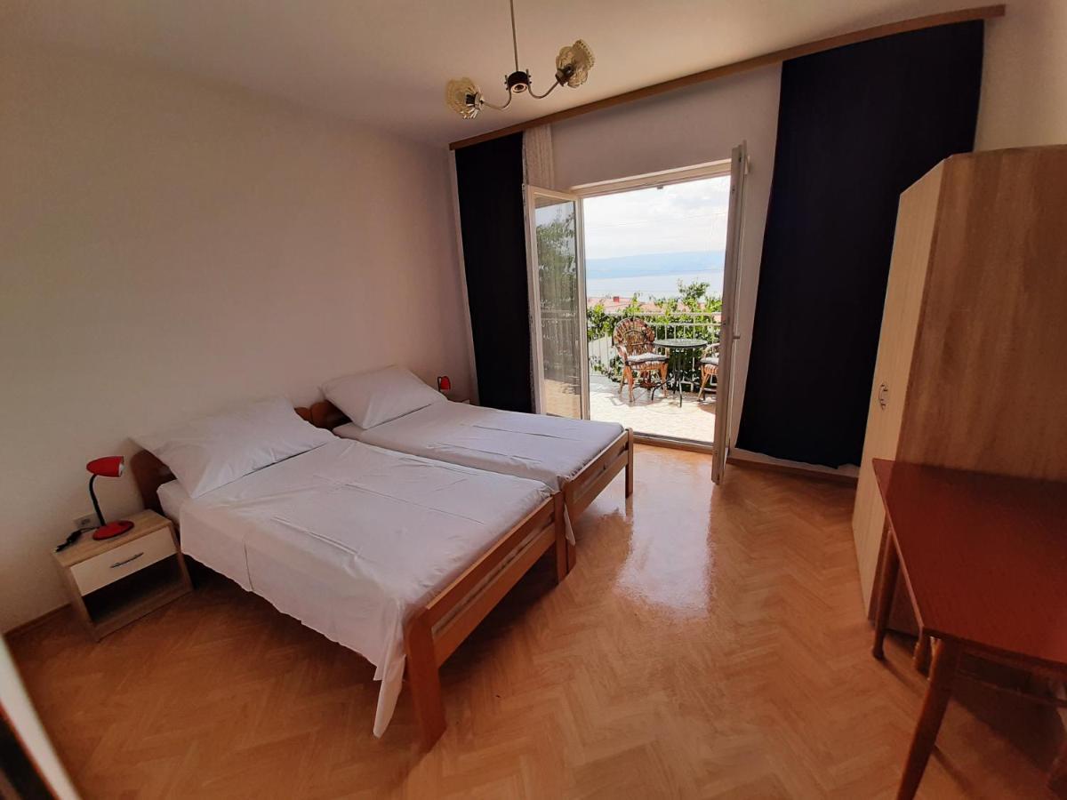 Apartments Tina โอมิช ภายนอก รูปภาพ