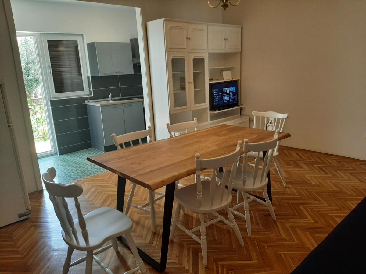Apartments Tina โอมิช ภายนอก รูปภาพ