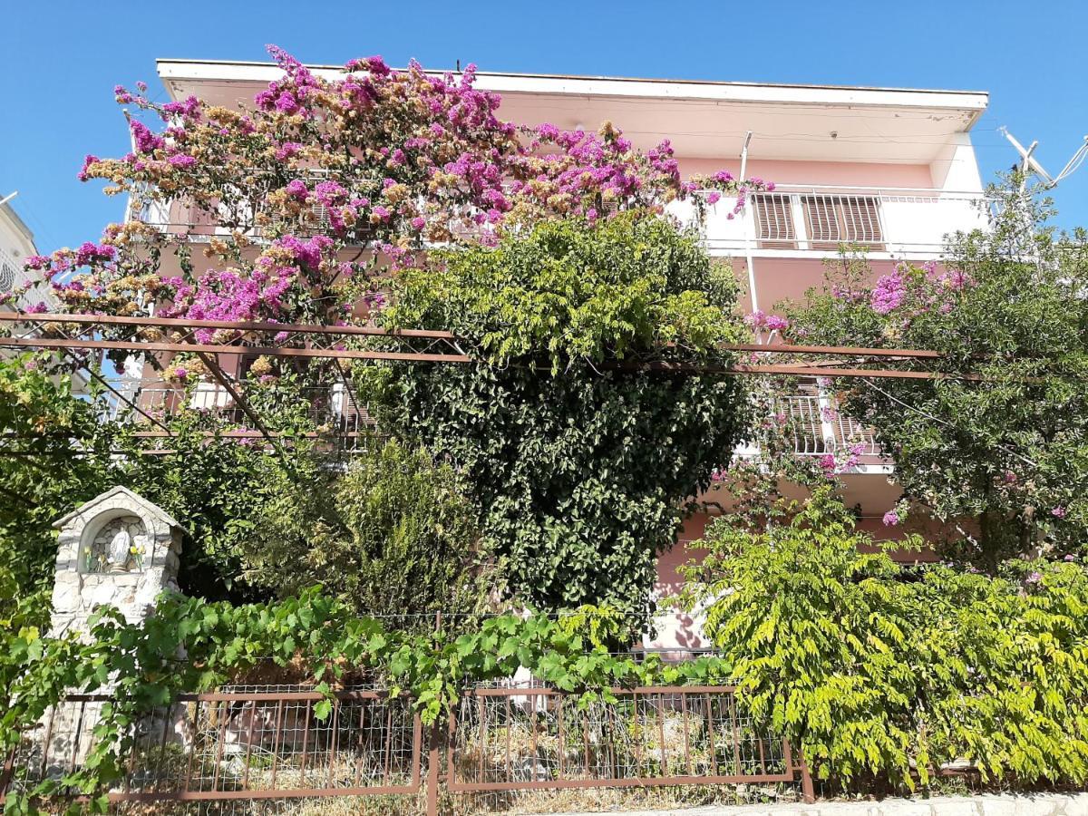 Apartments Tina โอมิช ภายนอก รูปภาพ