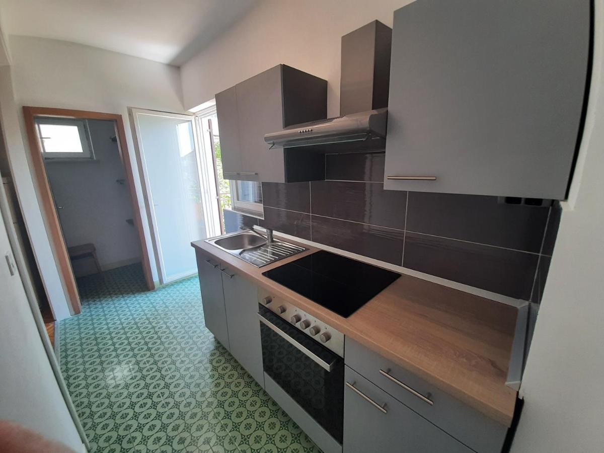 Apartments Tina โอมิช ภายนอก รูปภาพ